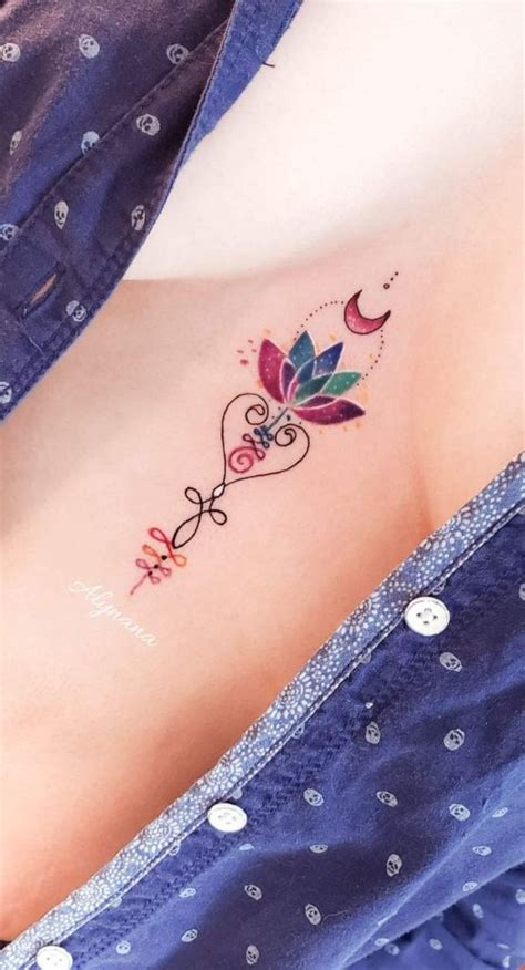 tatuaje en los pechos|Tatuajes de pecho de mujer